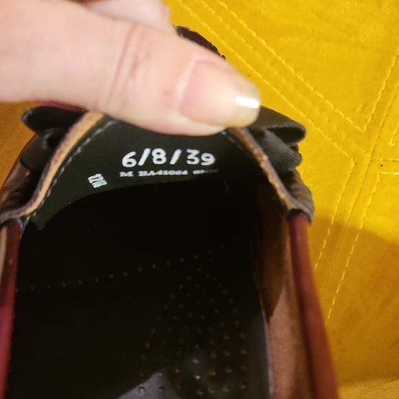 Women's Weejuns G.H. Bass Burgundy Leather Slip-On Loafers with Black Bow Accent - Picture 8 of 8